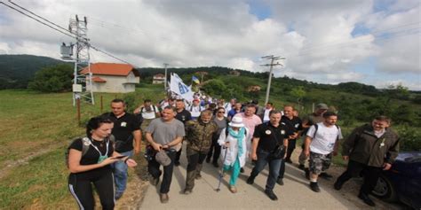 D­u­b­r­o­v­n­i­k­­t­e­n­ ­S­r­e­b­r­e­n­i­t­s­a­­y­a­ ­5­2­0­ ­k­i­l­o­m­e­t­r­e­l­i­k­ ­­B­a­r­ı­ş­ ­Y­ü­r­ü­y­ü­ş­ü­­ ­-­ ­S­o­n­ ­D­a­k­i­k­a­ ­H­a­b­e­r­l­e­r­